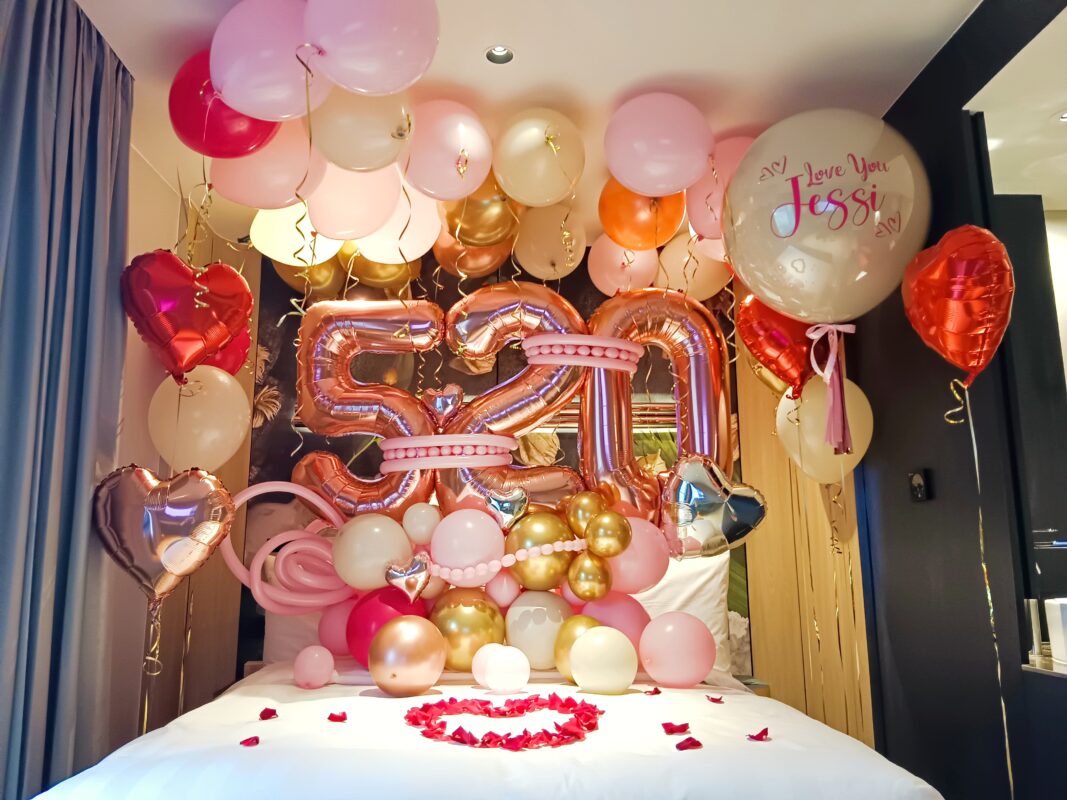Balloon room decoration